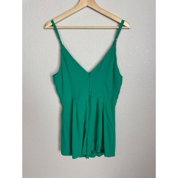 Superdown Revolve Karen Wrap Romper Kelly Green Size Size Large Spaghetti Straps - Picture 12 of 16